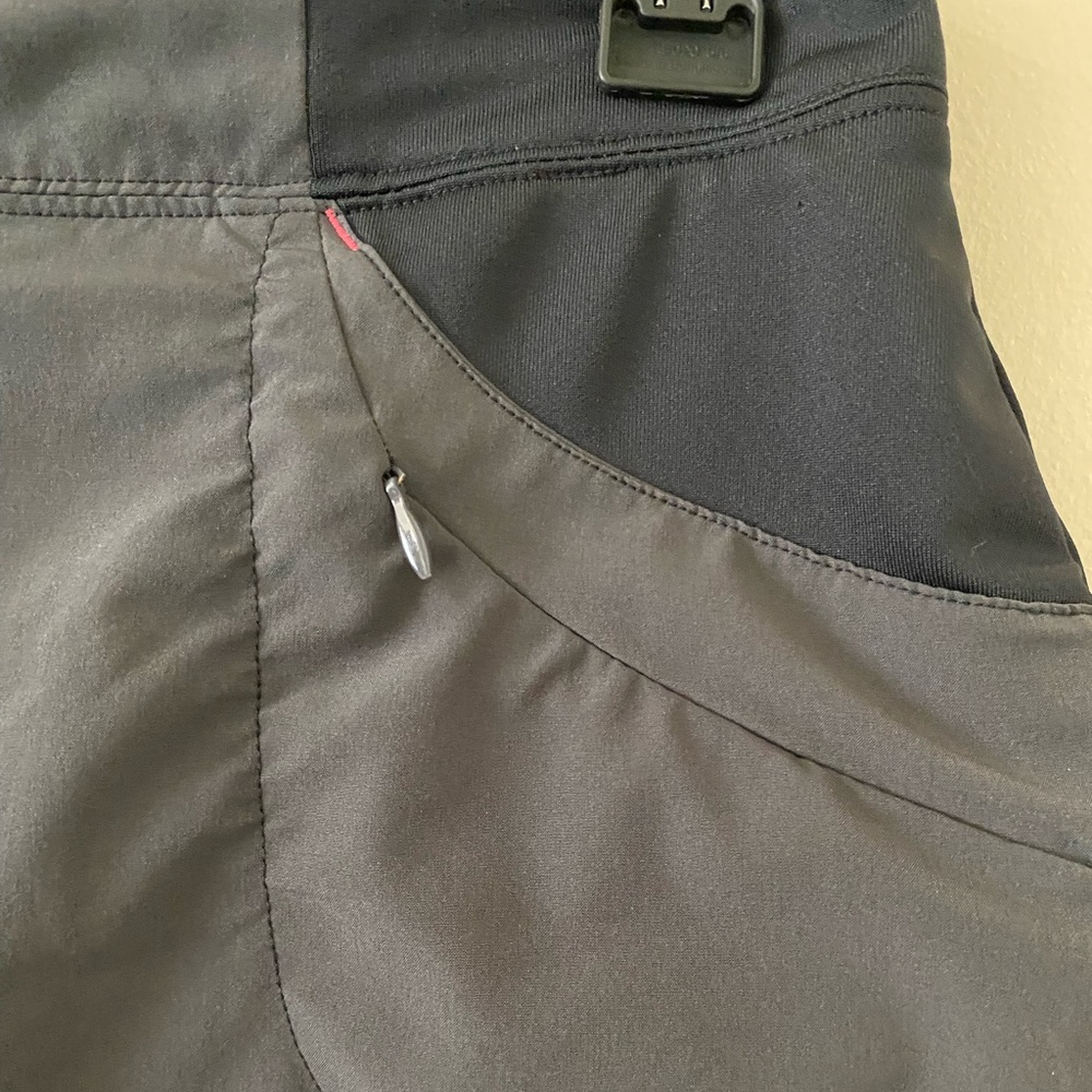 Brooks Black Gray Shadow Equilibrium Collection T… - image 4